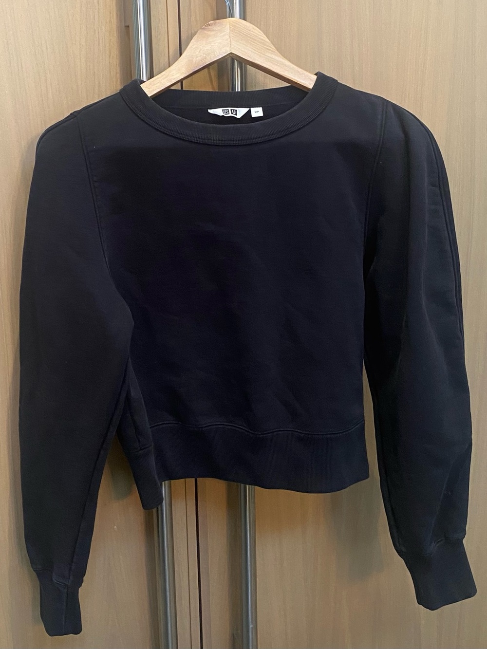Uniqlo Black Crop Crewneck Pullover Sweater ribbed cuff and waist.